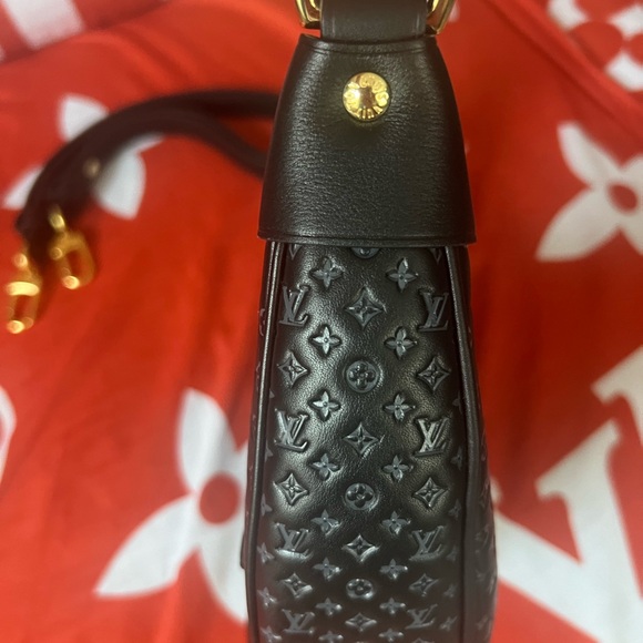 NWOT LOUIS VUITTON LOOP BAG - Picture 7 of 10
